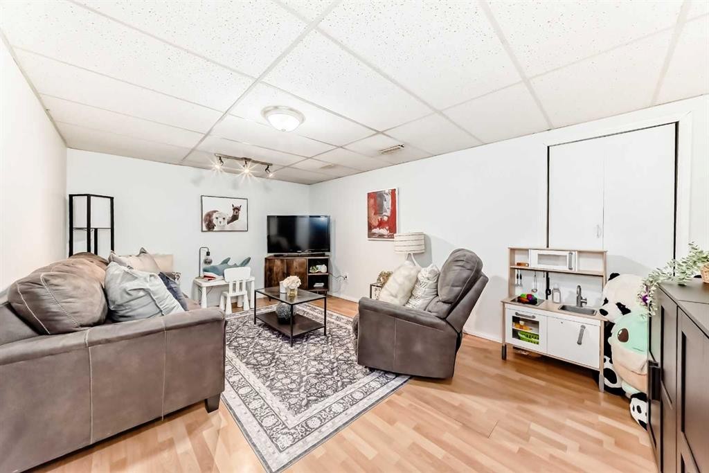 70-7205 4 Street Ne, Calgary, AB - Indoor Photo Showing Living Room
