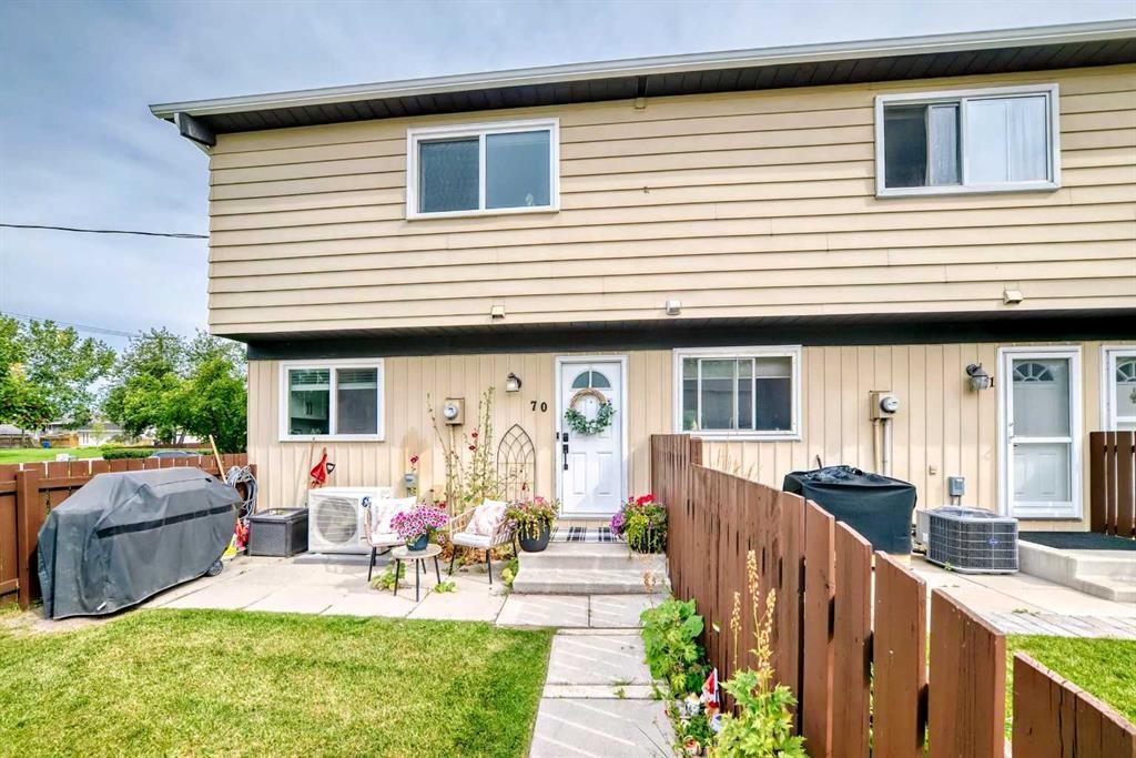 70-7205 4 Street Ne, Calgary, AB - Outdoor