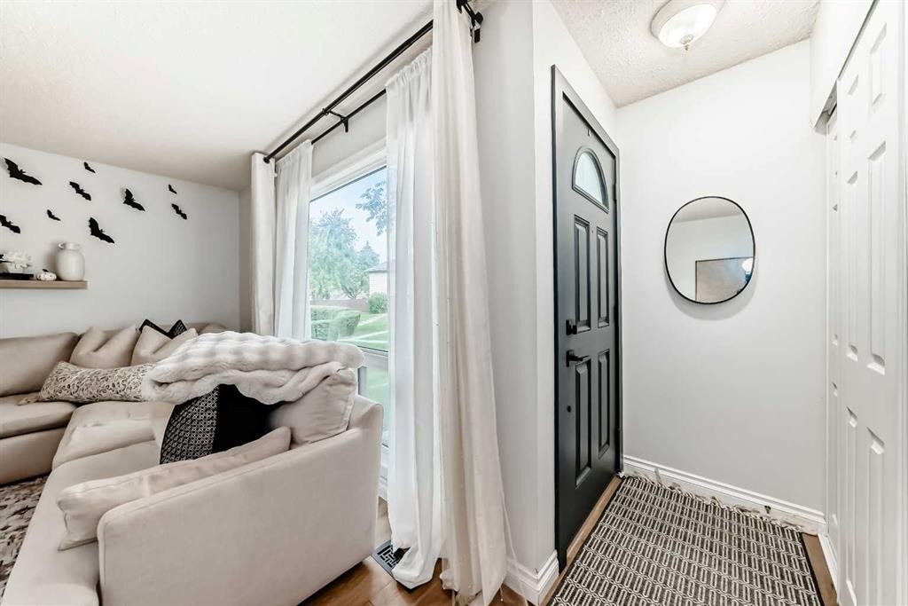 70-7205 4 Street Ne, Calgary, AB - Indoor