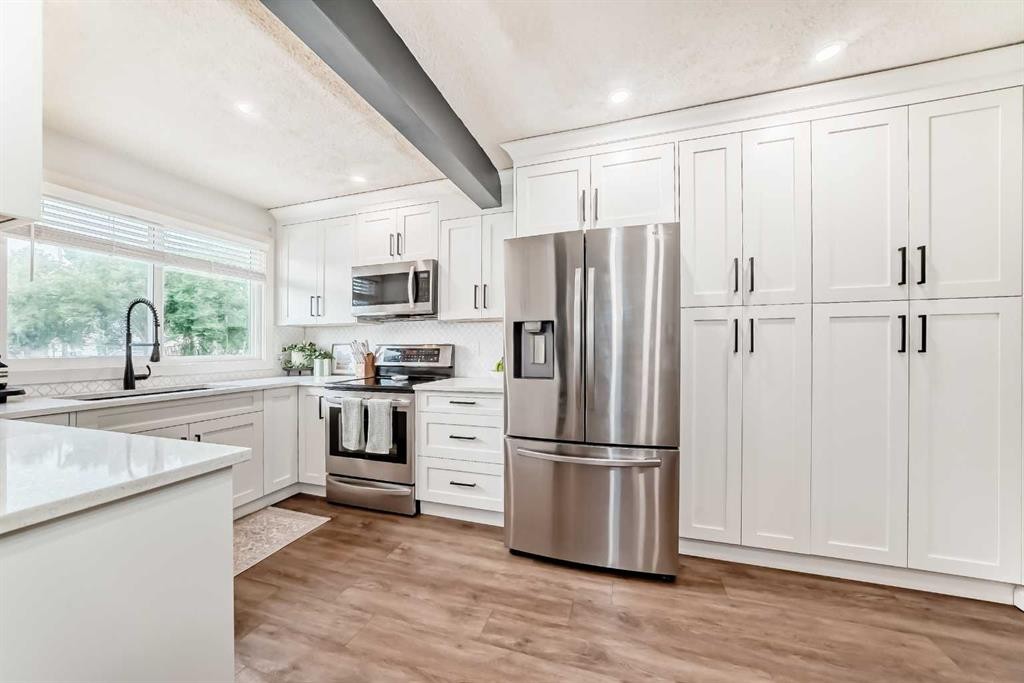 70-7205 4 Street Ne, Calgary, AB - Indoor Photo Showing Kitchen With Stainless Steel Kitchen With Upgraded Kitchen