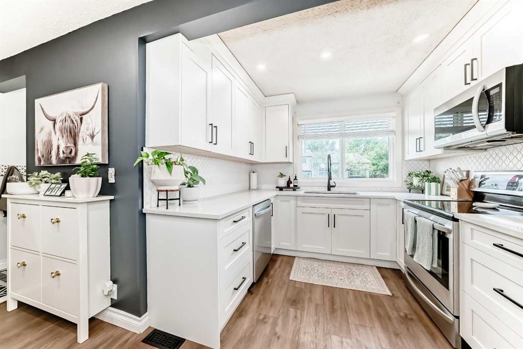 70-7205 4 Street Ne, Calgary, AB - Indoor Photo Showing Kitchen With Upgraded Kitchen