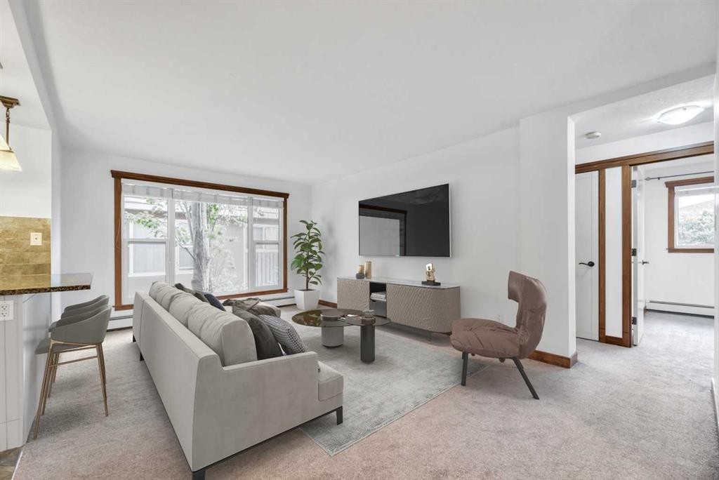 209-315 50 Avenue Sw, Calgary, AB - Indoor Photo Showing Living Room