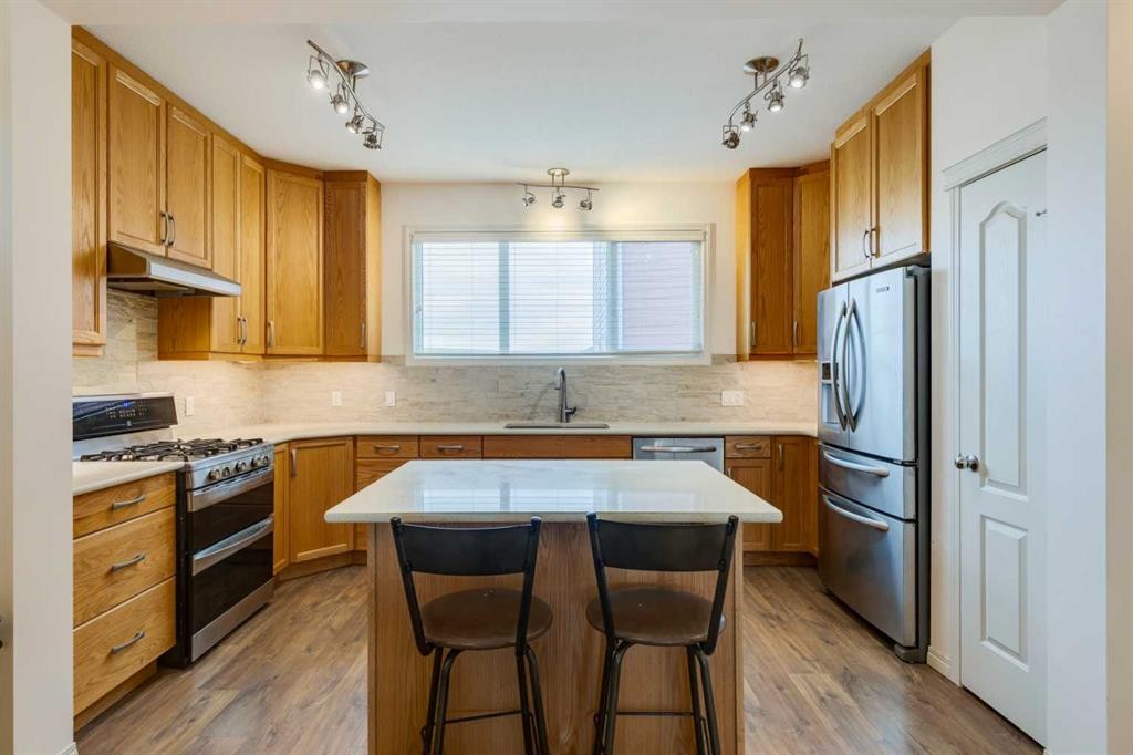 123 Marquis Green Se, Calgary, AB - Indoor Photo Showing Kitchen With Upgraded Kitchen