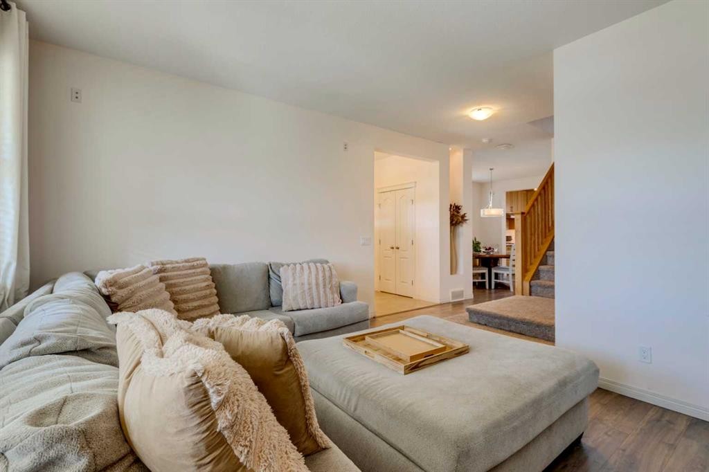 123 Marquis Green Se, Calgary, AB - Indoor Photo Showing Living Room