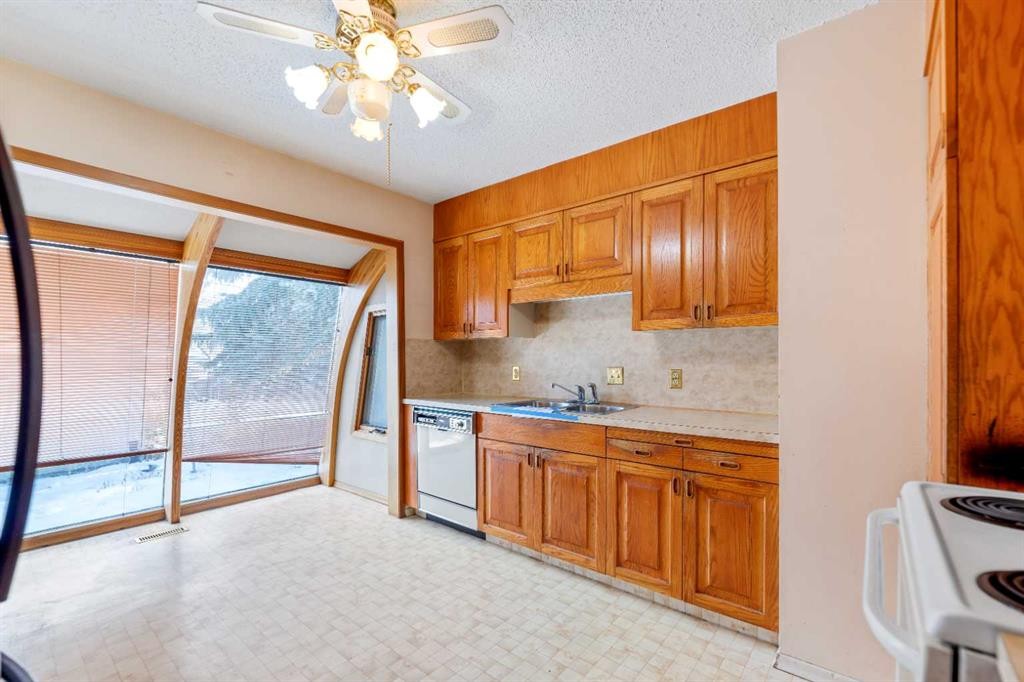 2618 46 Street Se, Calgary, AB - Indoor Photo Showing Kitchen With Double Sink