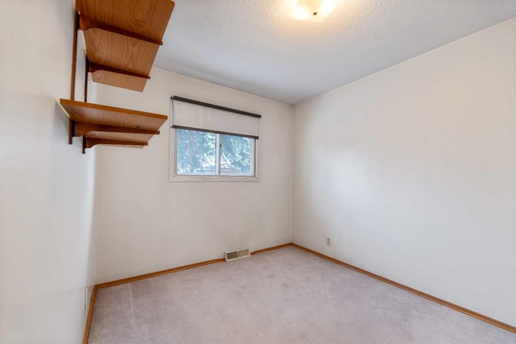 2618 46 Street Se, Calgary, AB - Indoor Photo Showing Other Room