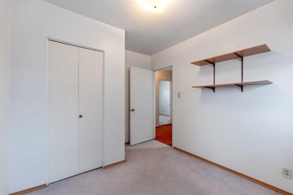 2618 46 Street Se, Calgary, AB - Indoor Photo Showing Other Room