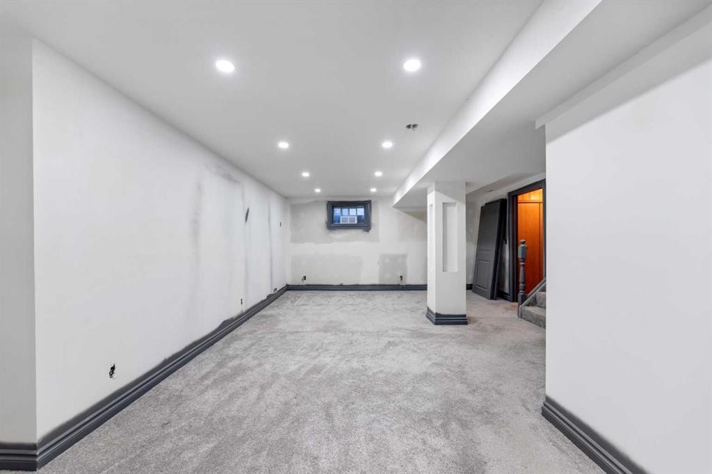 2618 46 Street Se, Calgary, AB - Indoor