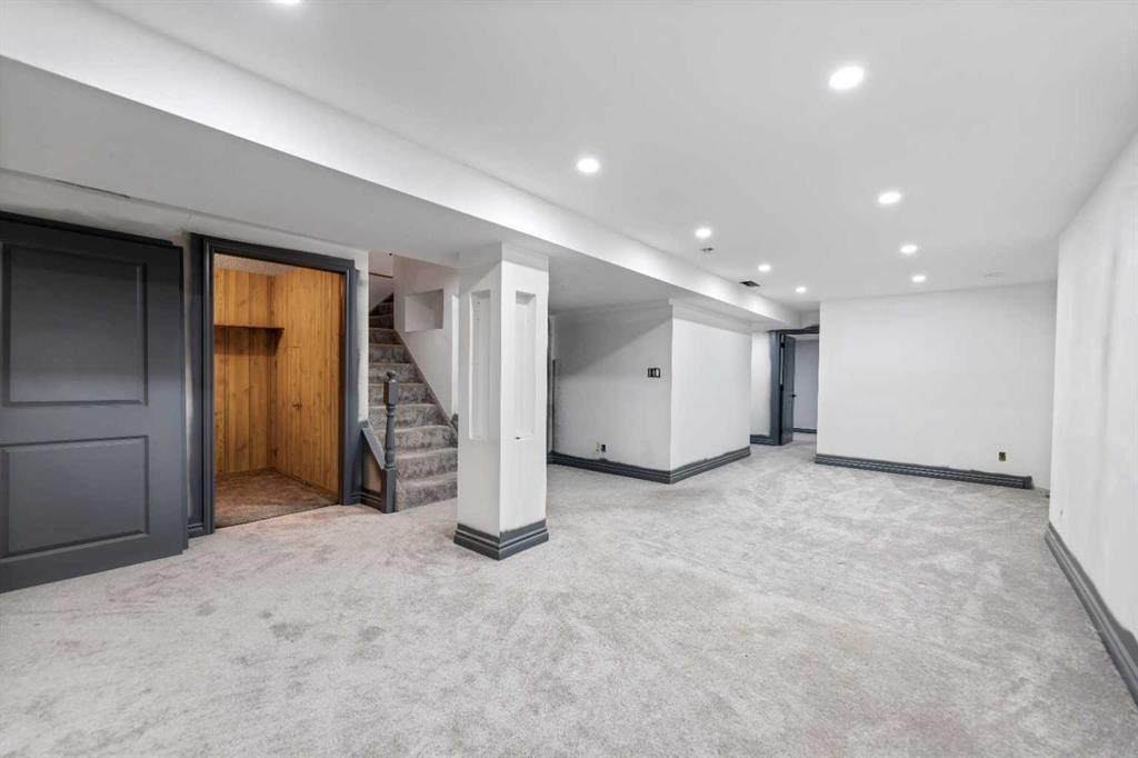 2618 46 Street Se, Calgary, AB - Indoor