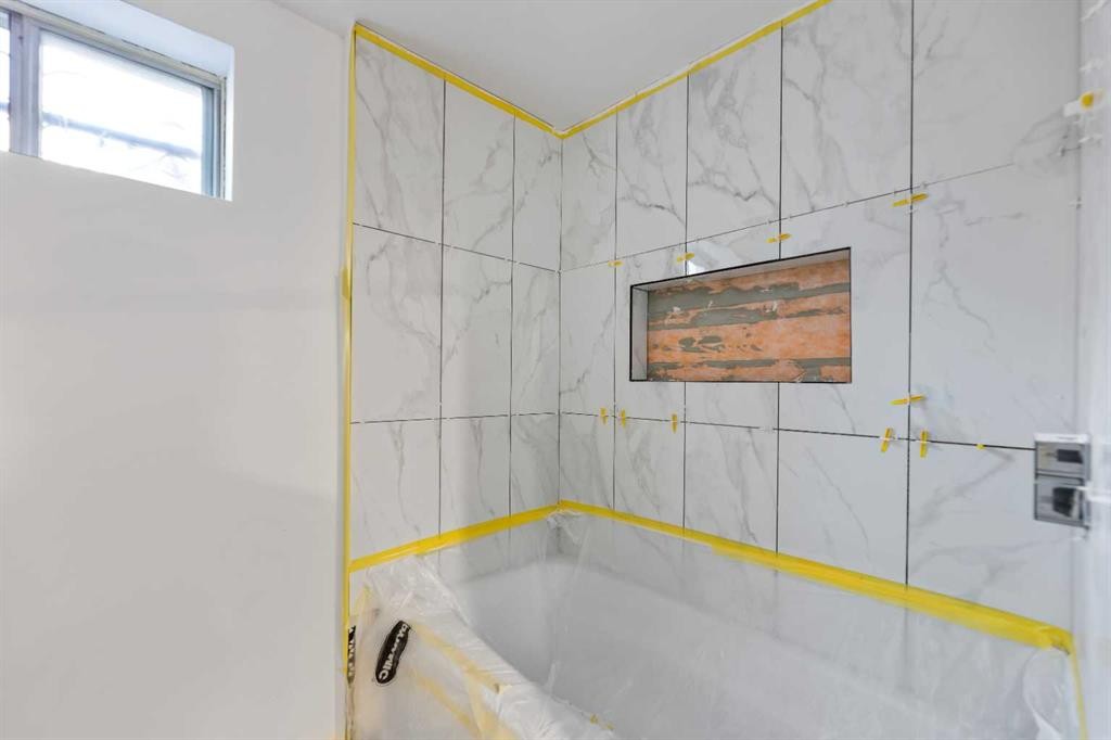 2618 46 Street Se, Calgary, AB - Indoor