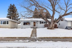 34 Atlanta Crescent SE Calgary, AB T2J 0Y1