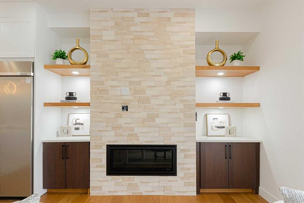 5003 21 Avenue Nw, Calgary, AB - Indoor Photo Showing Living Room With Fireplace
