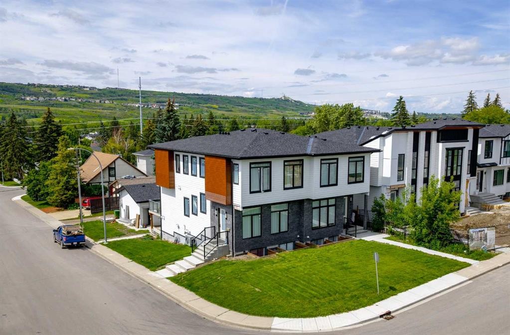 5003 21 Avenue Nw, Calgary, AB - Outdoor With Facade