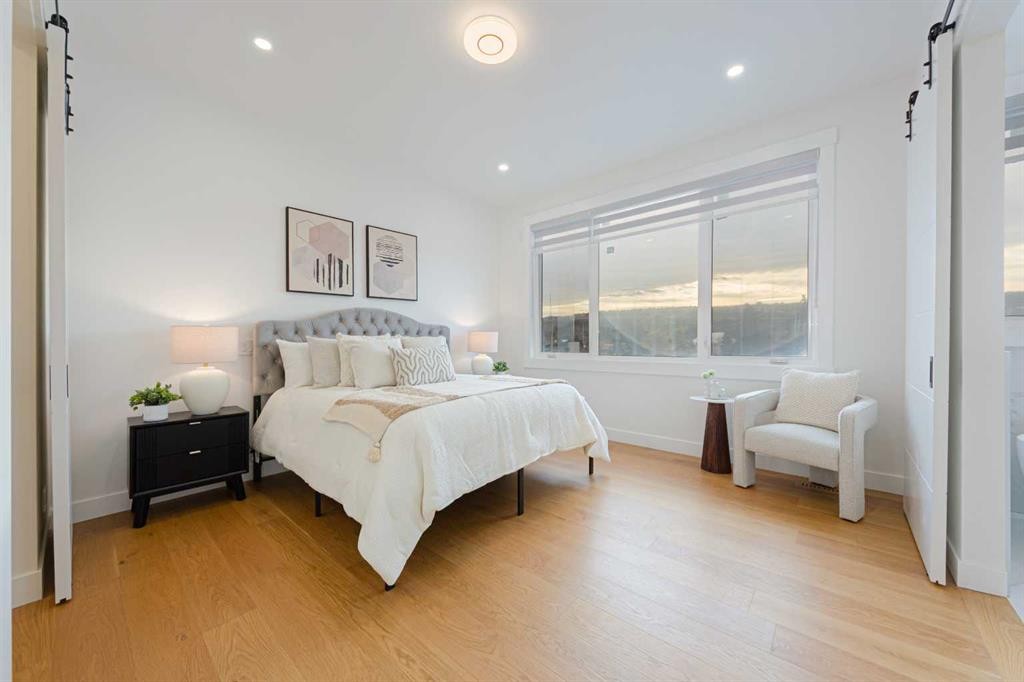 5003 21 Avenue Nw, Calgary, AB - Indoor Photo Showing Bedroom