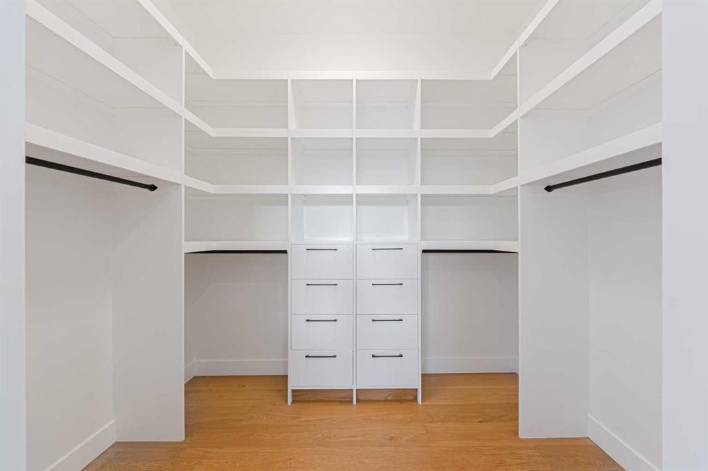 5003 21 Avenue Nw, Calgary, AB - Indoor With Storage