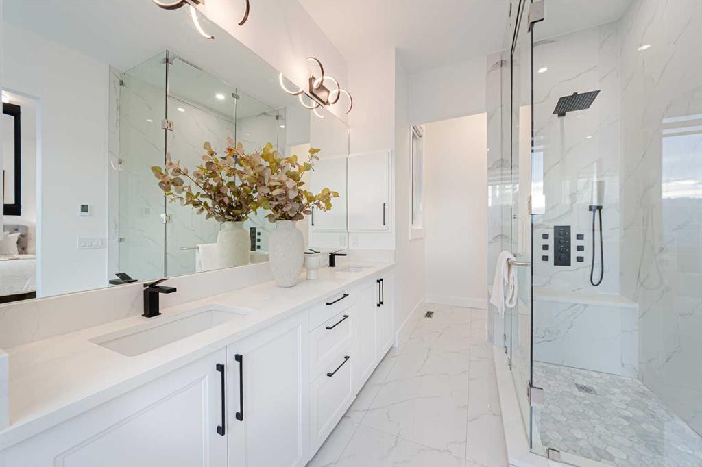 5003 21 Avenue Nw, Calgary, AB - Indoor Photo Showing Bathroom