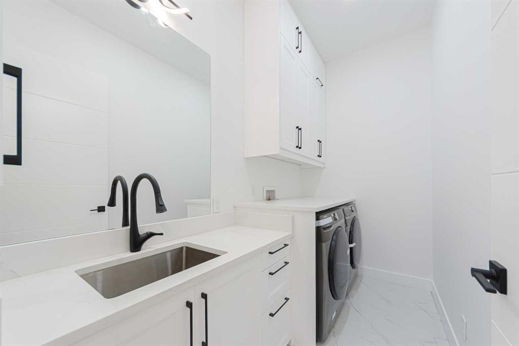 5003 21 Avenue Nw, Calgary, AB - Indoor Photo Showing Laundry Room