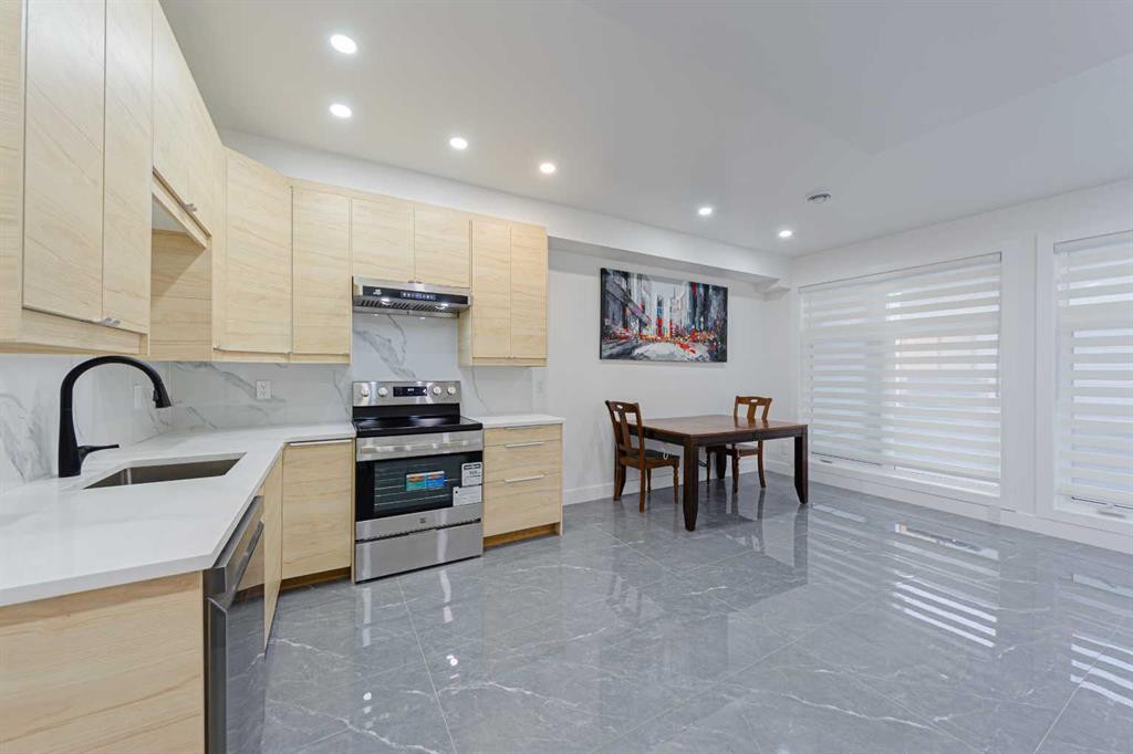 5003 21 Avenue Nw, Calgary, AB - Indoor Photo Showing Kitchen