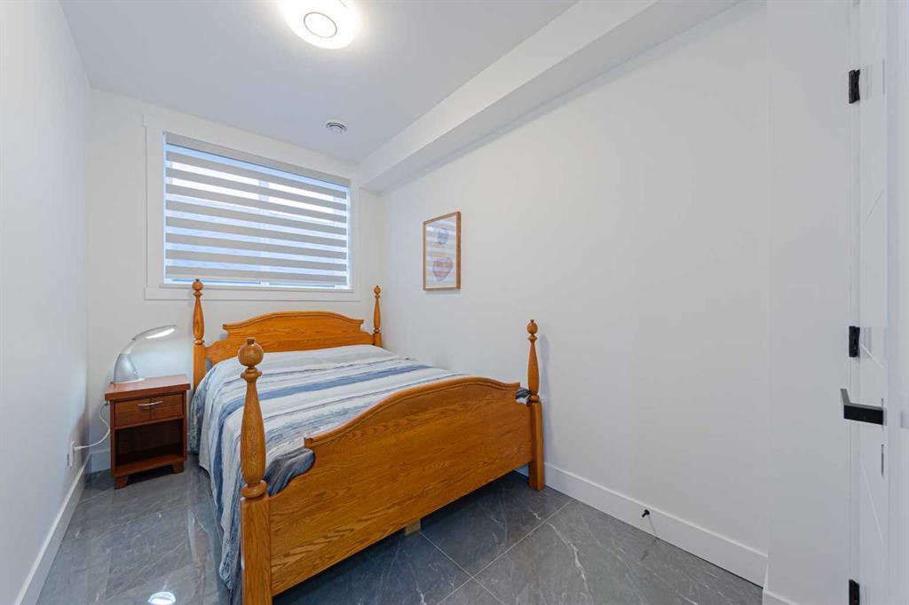 5003 21 Avenue Nw, Calgary, AB - Indoor Photo Showing Bedroom