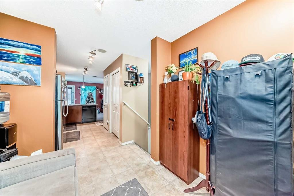 244 Saddlebrook Point Ne, Calgary, AB - Indoor Photo Showing Other Room