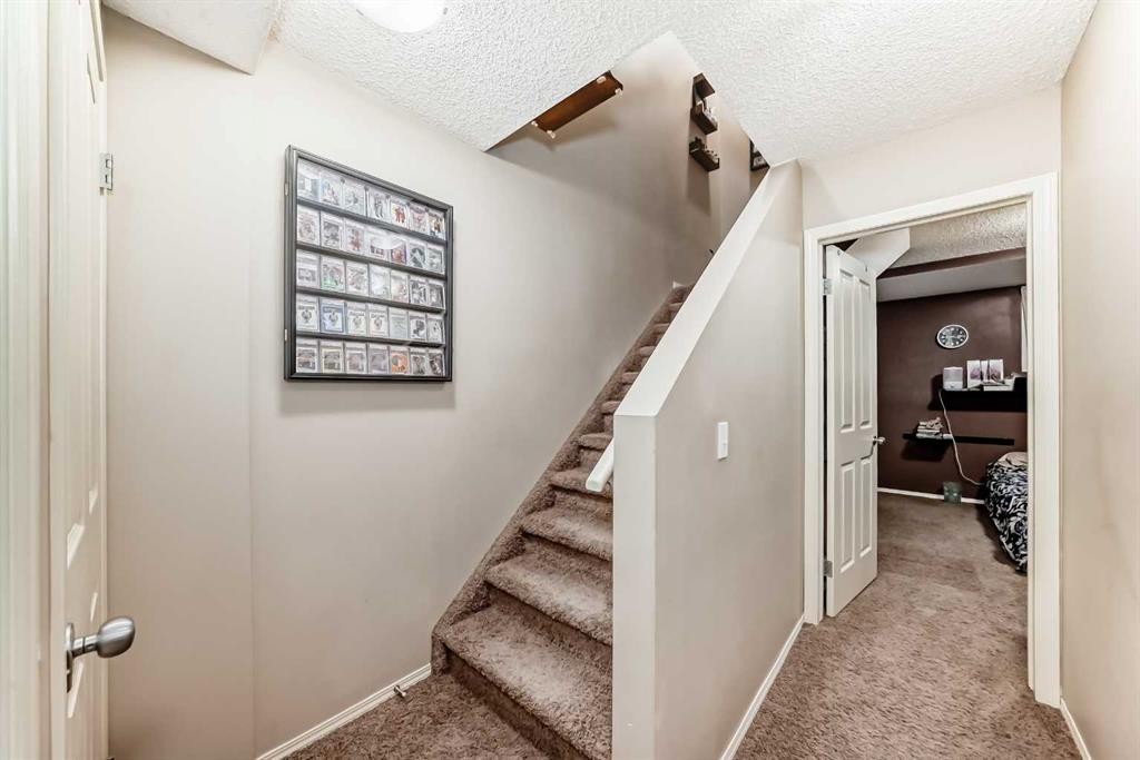 244 Saddlebrook Point Ne, Calgary, AB - Indoor Photo Showing Other Room