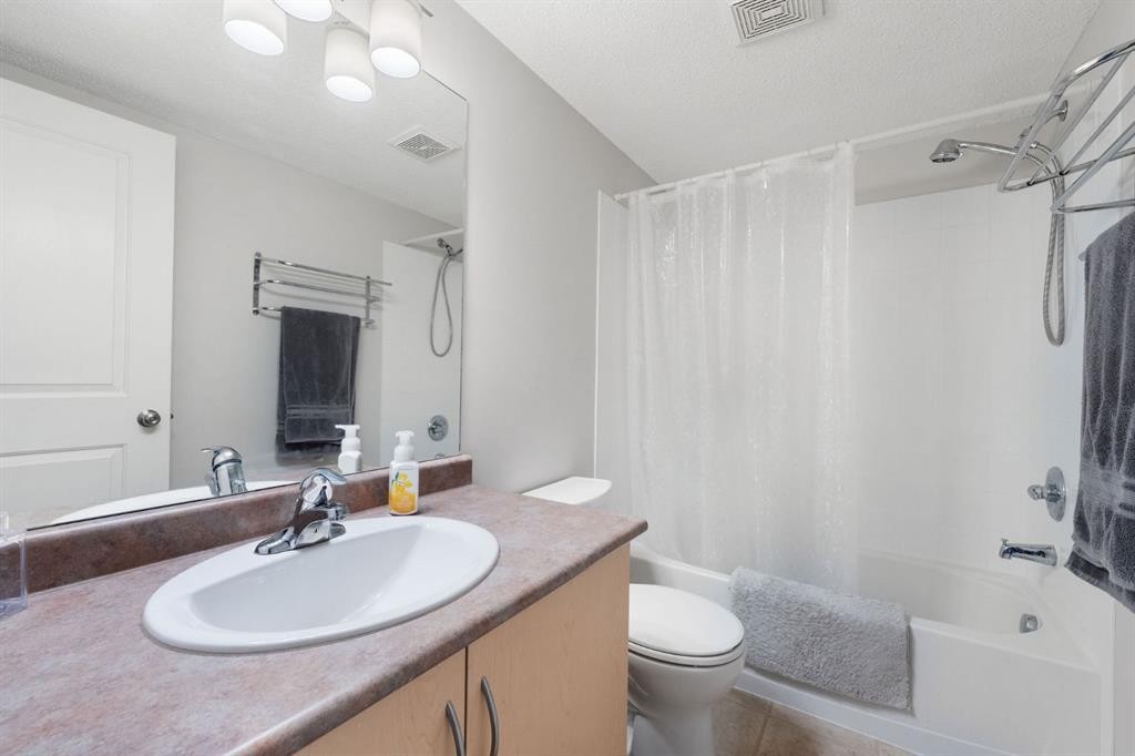 2218-505 Railway Street West, Cochrane, AB - Indoor Photo Showing Bathroom
