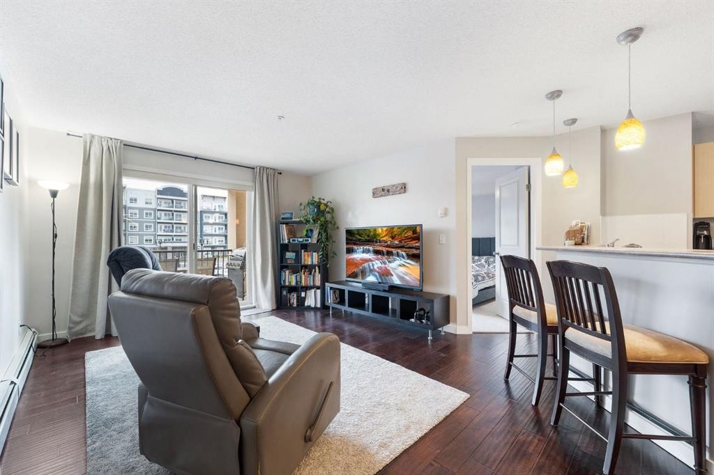 2218-505 Railway Street West, Cochrane, AB - Indoor