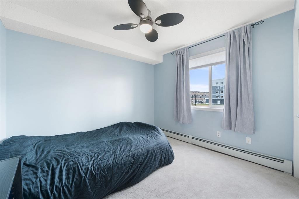 2218-505 Railway Street West, Cochrane, AB - Indoor Photo Showing Bedroom