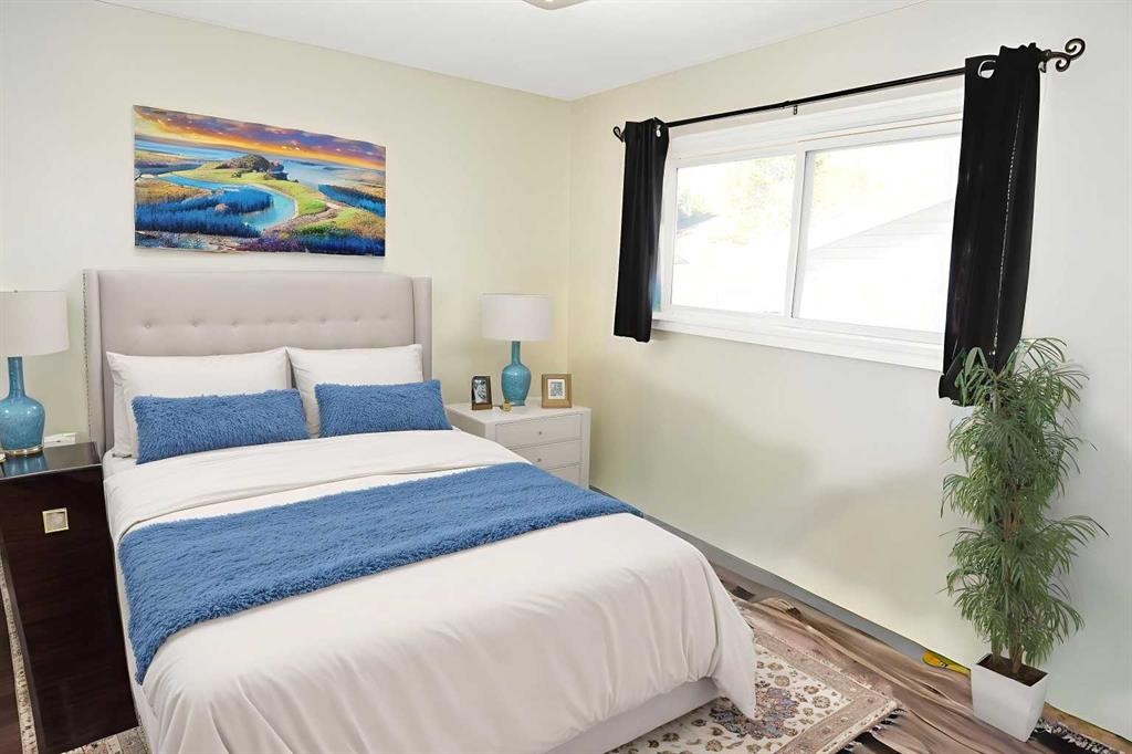 112 Woodvale Road Sw, Calgary, AB - Indoor Photo Showing Bedroom