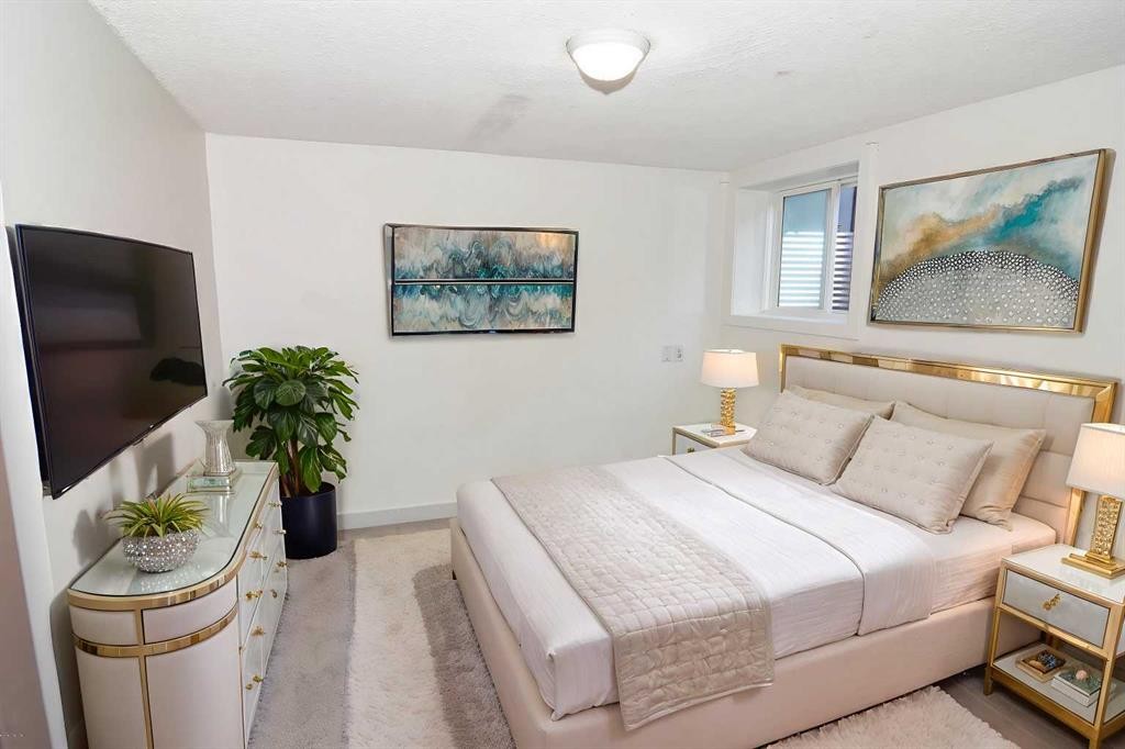 112 Woodvale Road Sw, Calgary, AB - Indoor Photo Showing Bedroom