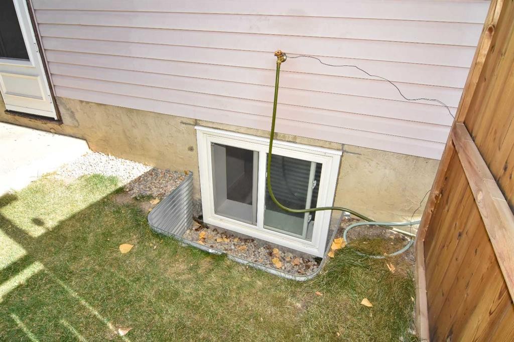 112 Woodvale Road Sw, Calgary, AB - Outdoor With Exterior