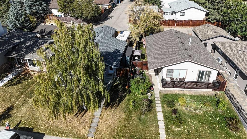 112 Woodvale Road Sw, Calgary, AB - Outdoor