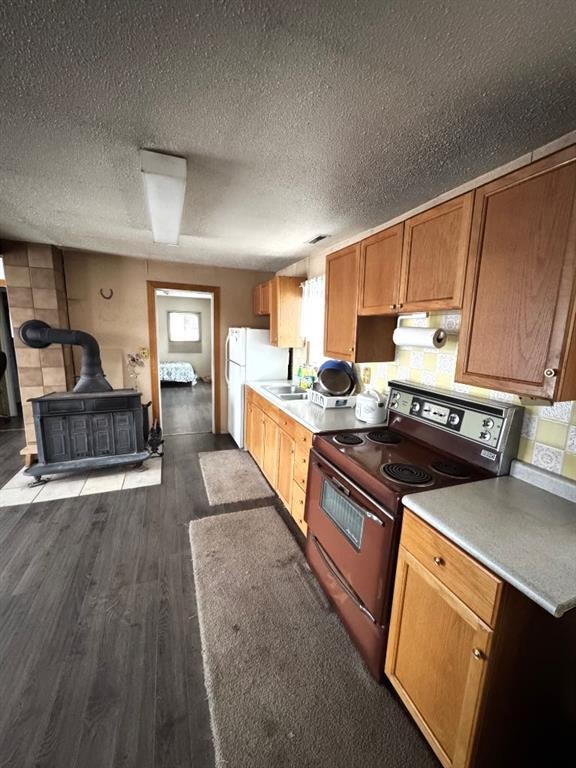 261056 Twp Rd 290, Rural Kneehill County, AB - Indoor Photo Showing Kitchen With Double Sink