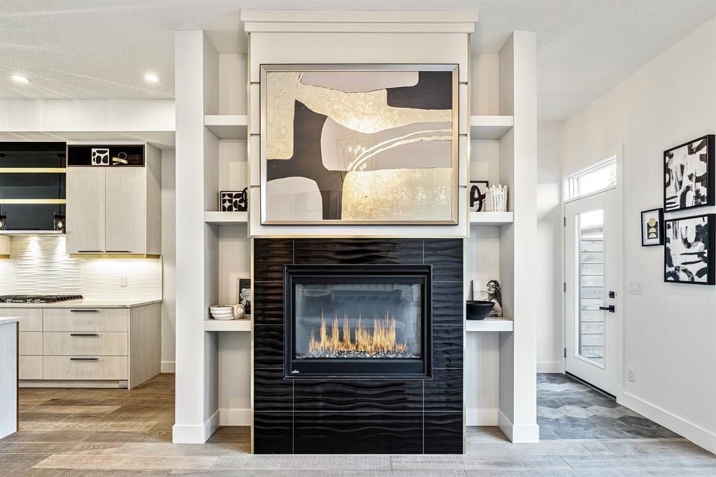 3316 41 Street Sw, Calgary, AB - Indoor With Fireplace