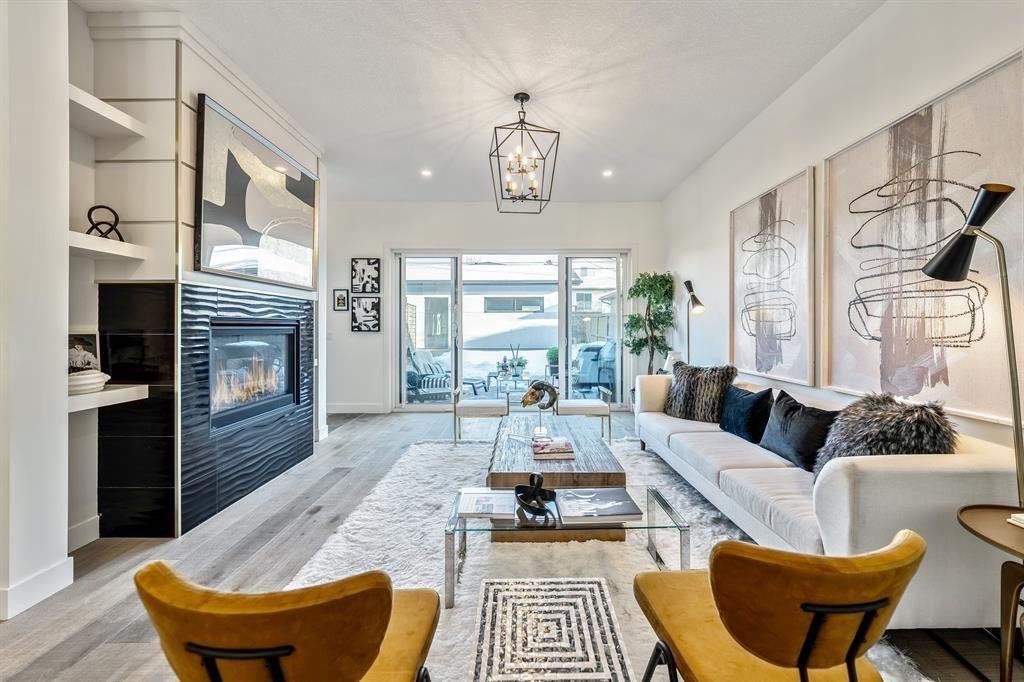 3316 41 Street Sw, Calgary, AB - Indoor Photo Showing Living Room With Fireplace