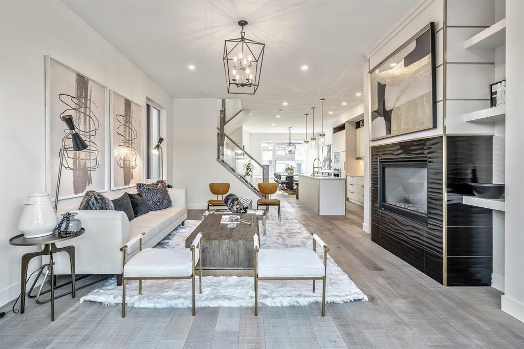 3316 41 Street Sw, Calgary, AB - Indoor With Fireplace