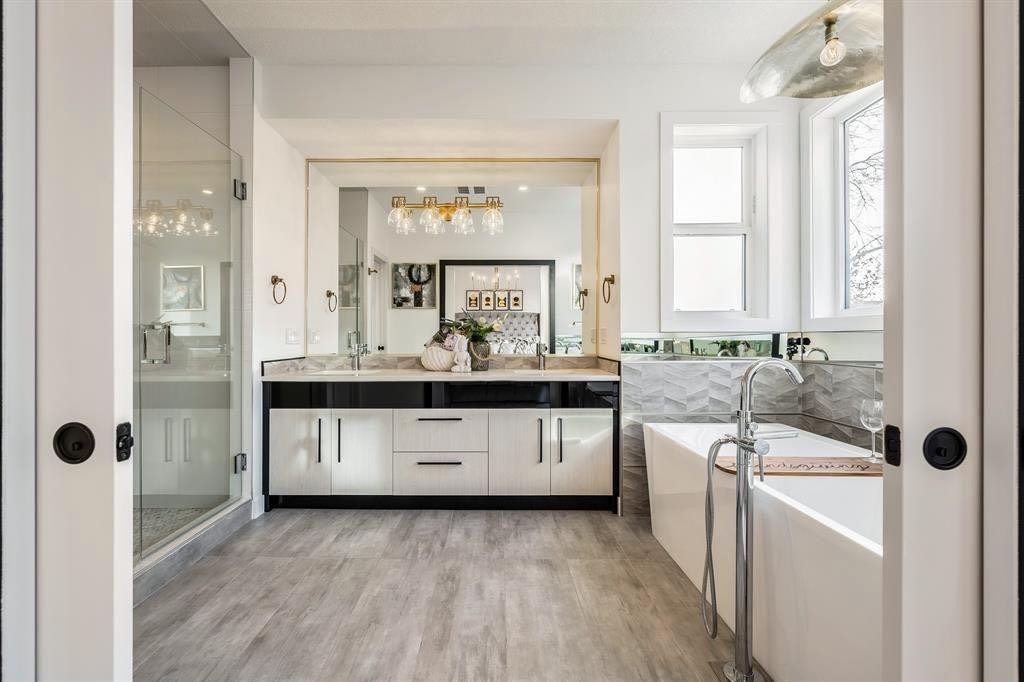 3316 41 Street Sw, Calgary, AB - Indoor