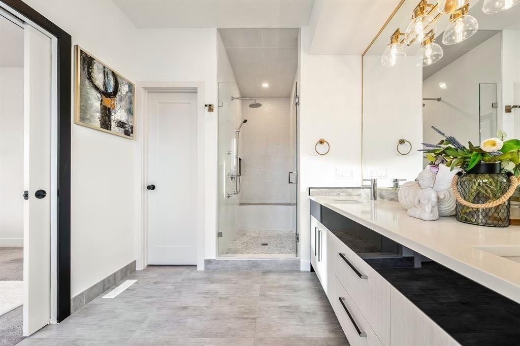 3316 41 Street Sw, Calgary, AB - Indoor