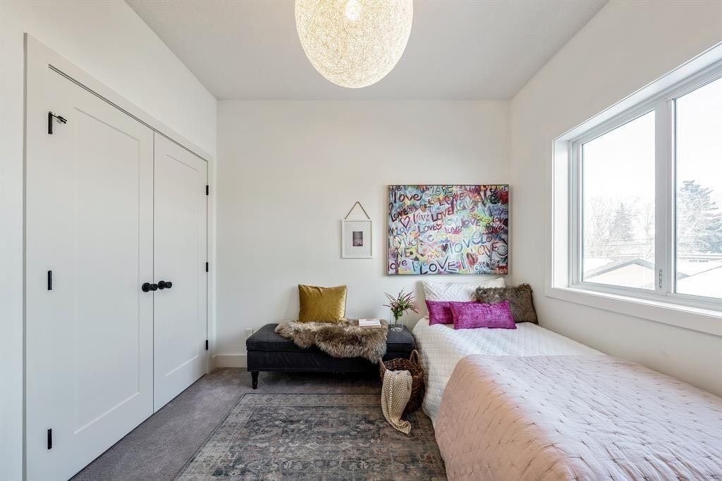 3316 41 Street Sw, Calgary, AB - Indoor Photo Showing Bedroom