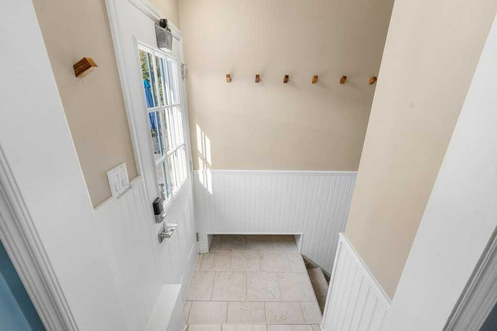 1131 15 Avenue Ne, Calgary, AB - Indoor Photo Showing Other Room
