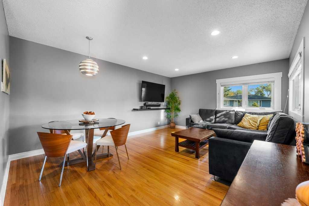 1131 15 Avenue Ne, Calgary, AB - Indoor