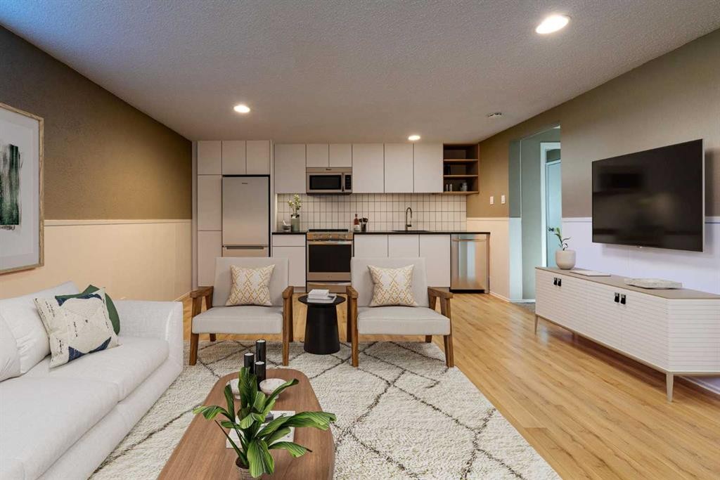 1131 15 Avenue Ne, Calgary, AB - Indoor Photo Showing Living Room