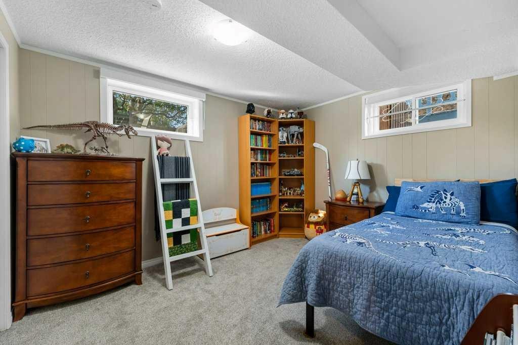 1131 15 Avenue Ne, Calgary, AB - Indoor Photo Showing Bedroom