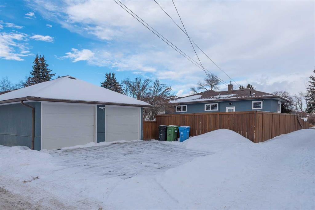 1131 15 Avenue Ne, Calgary, AB - Outdoor With Exterior