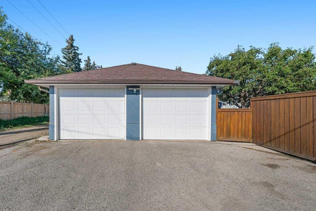 1131 15 Avenue Ne, Calgary, AB - Outdoor