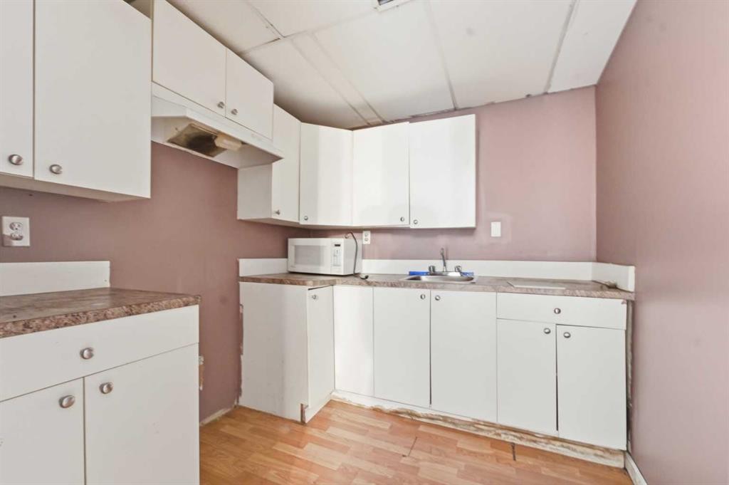 61 Martinview Crescent Ne, Calgary, AB - Indoor Photo Showing Kitchen