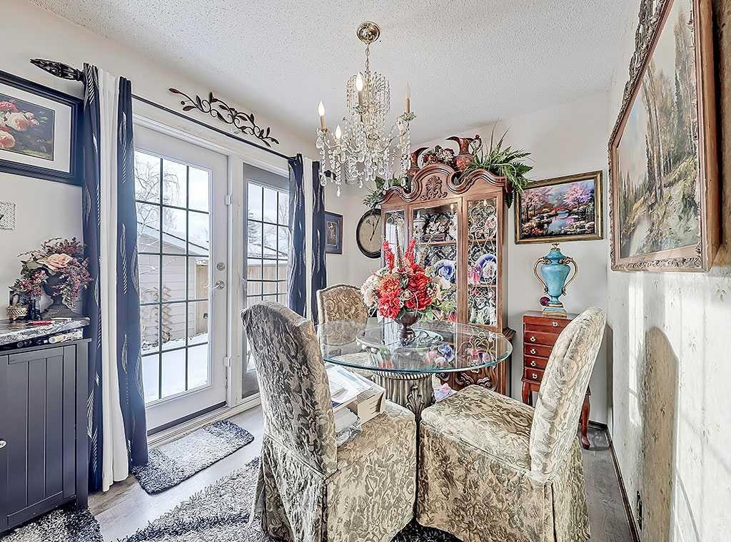 32 Sheppard Road Sw, High River, AB - Indoor Photo Showing Dining Room