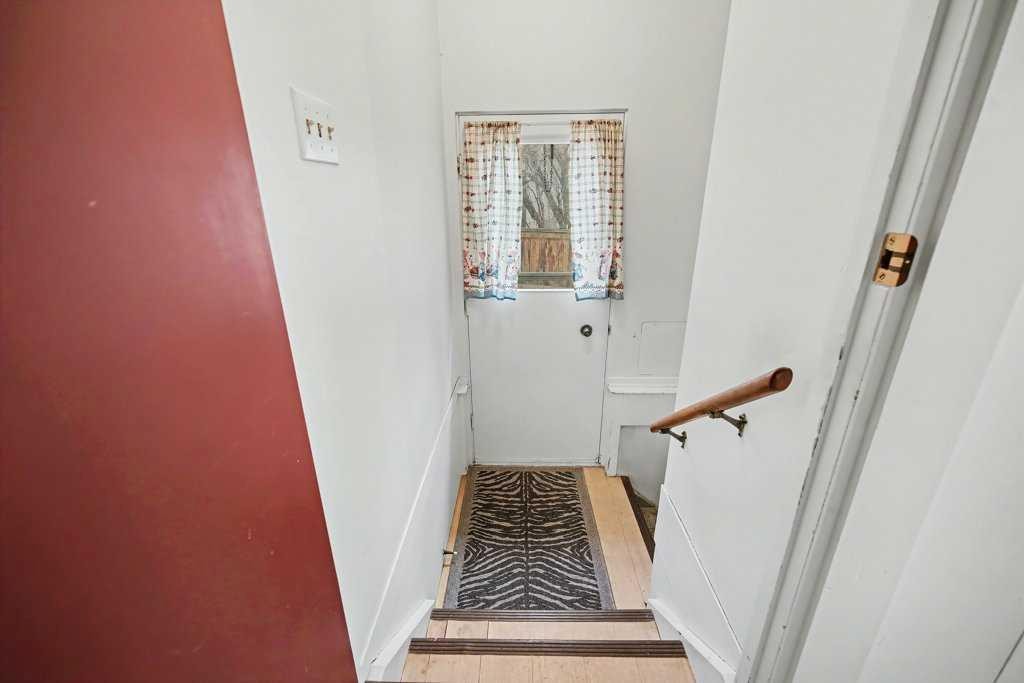 200 Van Horne Crescent Ne, Calgary, AB - Indoor Photo Showing Other Room