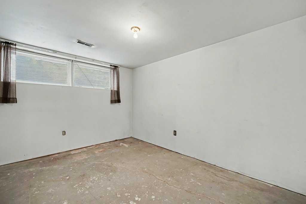 200 Van Horne Crescent Ne, Calgary, AB - Indoor Photo Showing Other Room