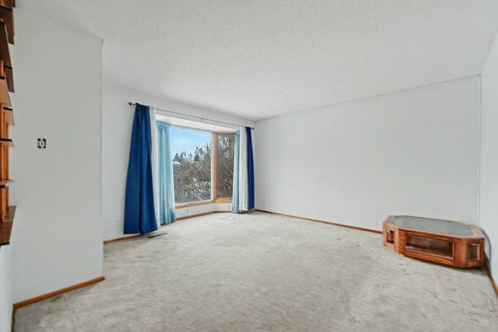 200 Van Horne Crescent Ne, Calgary, AB - Indoor Photo Showing Other Room